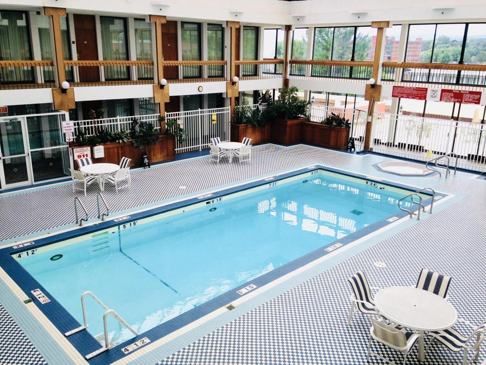 Holiday Inn & Suites Pittsfield-Berkshires By Ihg Extérieur photo