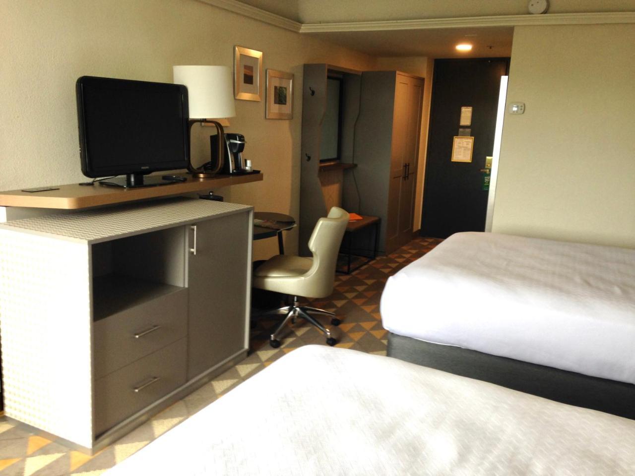 Holiday Inn & Suites Pittsfield-Berkshires By Ihg Extérieur photo